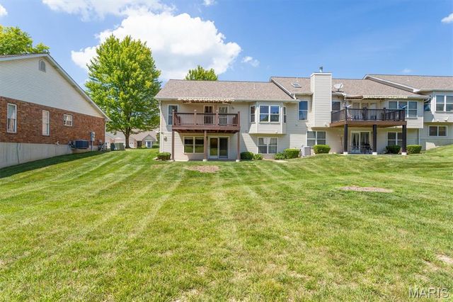 6 Country Bluff Court, St Charles, MO 63301