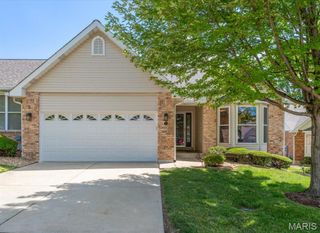 6 Country Bluff Court, St Charles, MO 63301
