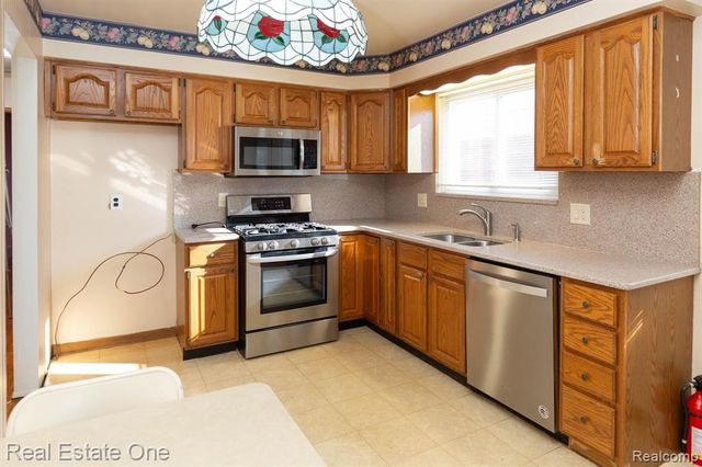 17020 Russell Avenue, Allen Park, MI 48101