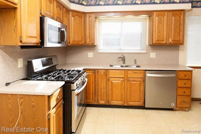 17020 Russell Avenue, Allen Park, MI 48101