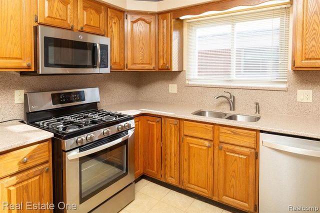 17020 Russell Avenue, Allen Park, MI 48101