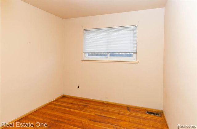 17020 Russell Avenue, Allen Park, MI 48101