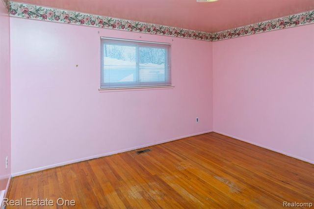 17020 Russell Avenue, Allen Park, MI 48101