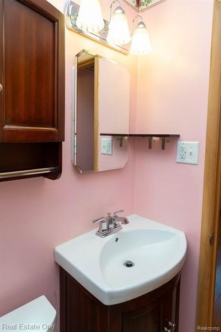 17020 Russell Avenue, Allen Park, MI 48101