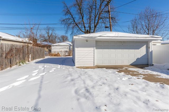 17020 Russell Avenue, Allen Park, MI 48101