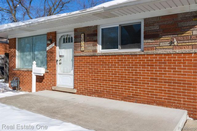 17020 Russell Avenue, Allen Park, MI 48101