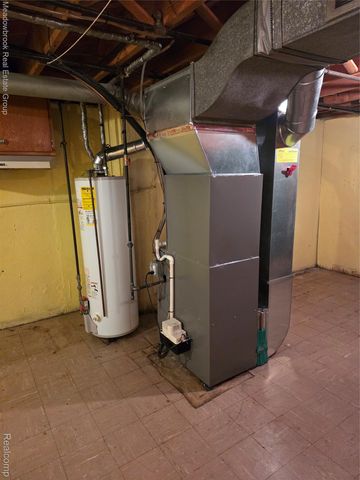 13019 Stanley Drive, Warren, MI 48088