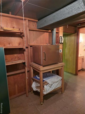 13019 Stanley Drive, Warren, MI 48088