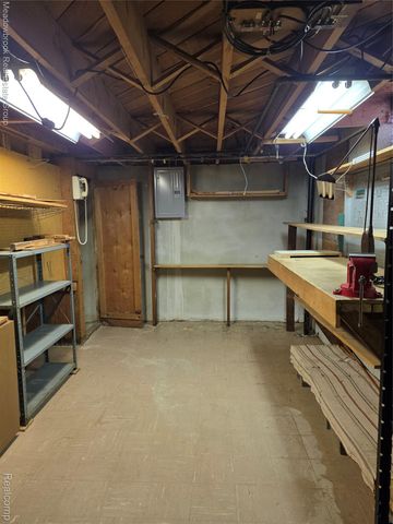 13019 Stanley Drive, Warren, MI 48088