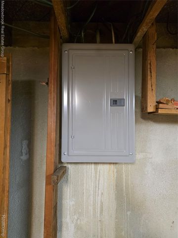 13019 Stanley Drive, Warren, MI 48088