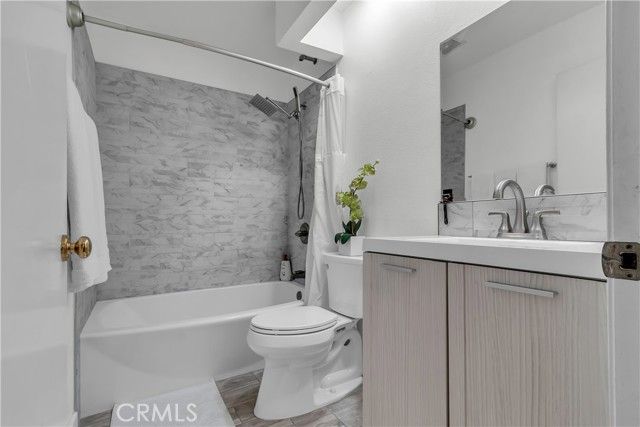 820 W Compton 20, Compton, CA 90220