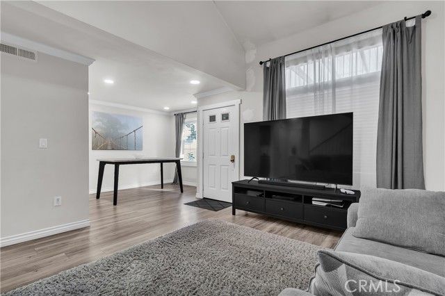 820 W Compton 20, Compton, CA 90220