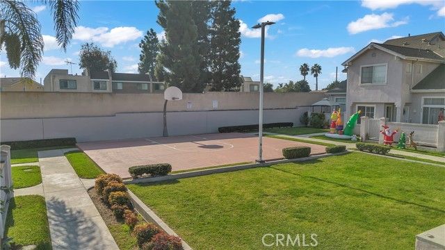 820 W Compton 20, Compton, CA 90220