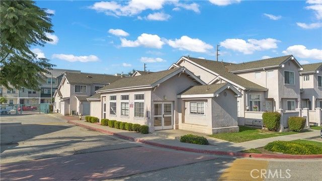 820 W Compton 20, Compton, CA 90220