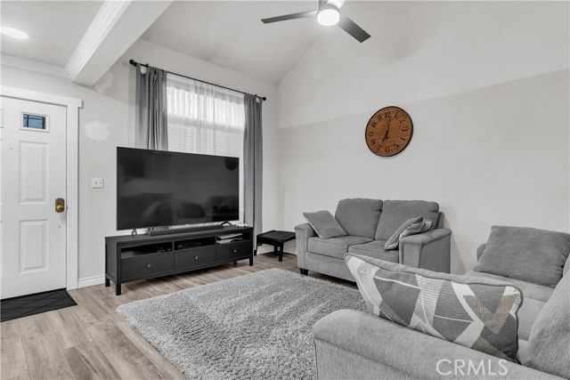 820 W Compton 20, Compton, CA 90220