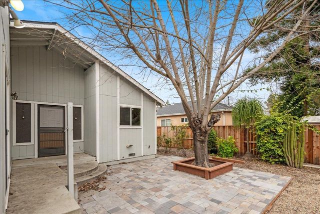 467 Center Street, Redwood City, CA 94061