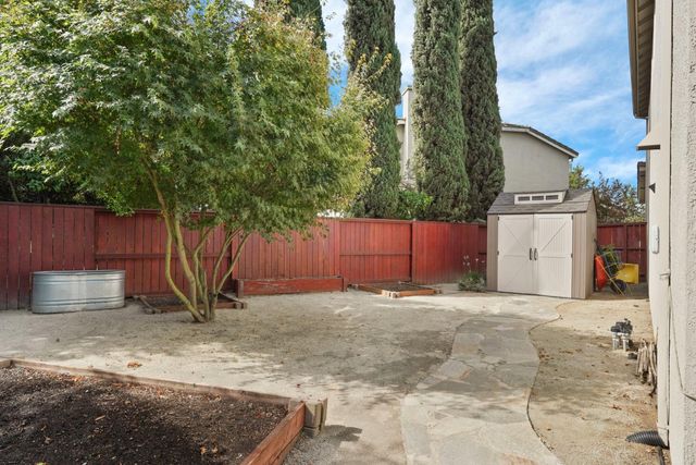 5040 Pine Lake Ct, Stockton, CA 95219