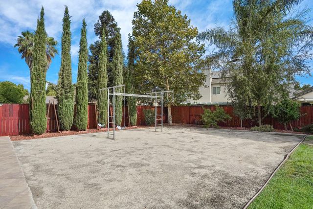 5040 Pine Lake Ct, Stockton, CA 95219