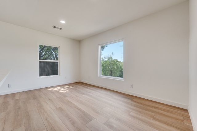 3134 W Jefferson Boulevard, Dallas, TX 75211