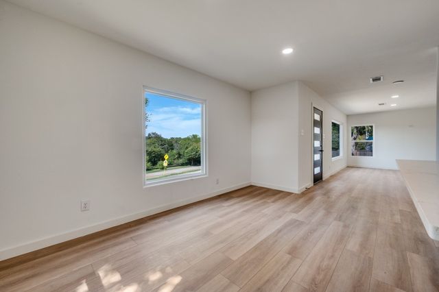 3134 W Jefferson Boulevard, Dallas, TX 75211