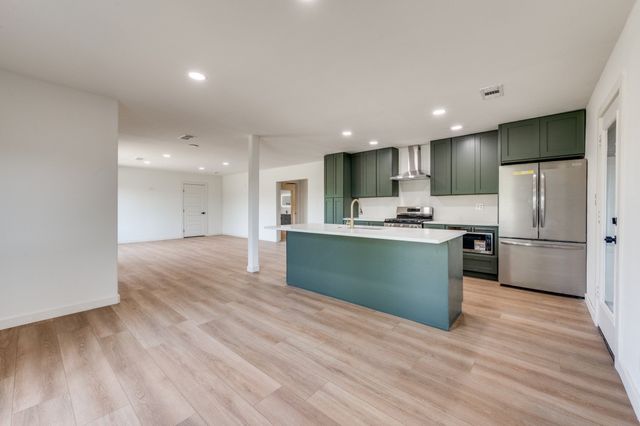 3134 W Jefferson Boulevard, Dallas, TX 75211