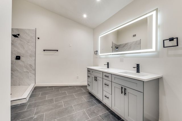 3134 W Jefferson Boulevard, Dallas, TX 75211