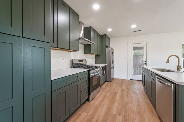 3134 W Jefferson Boulevard, Dallas, TX 75211