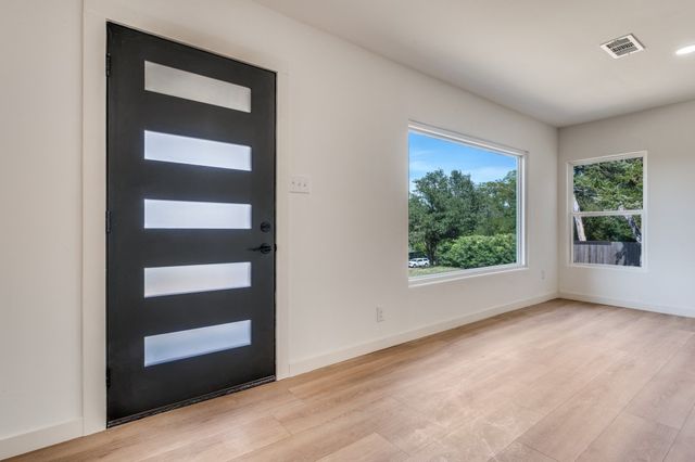 3134 W Jefferson Boulevard, Dallas, TX 75211