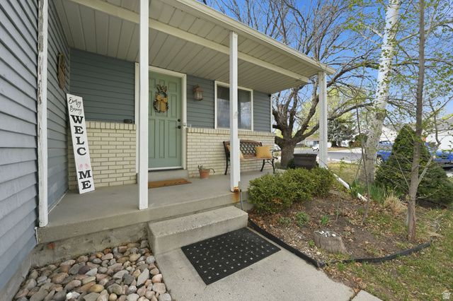 8127 S CREEKWOOD DR, West Jordan, UT 84088