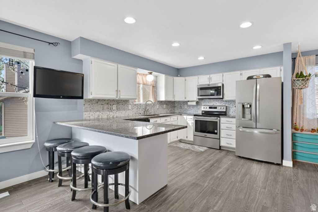 8127 S CREEKWOOD DR, West Jordan, UT 84088