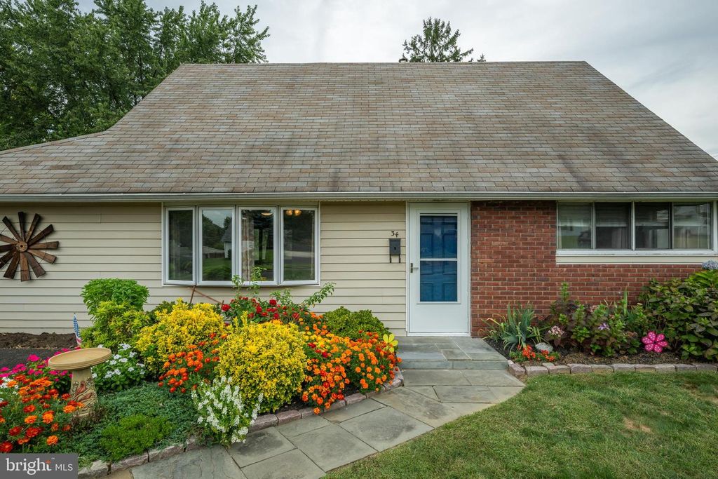 34 HAVEN RD, Levittown, PA 19056