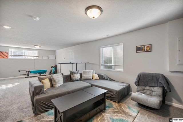 4904 Sheridan Road, Papillion, NE 68133