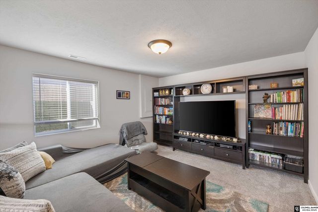 4904 Sheridan Road, Papillion, NE 68133