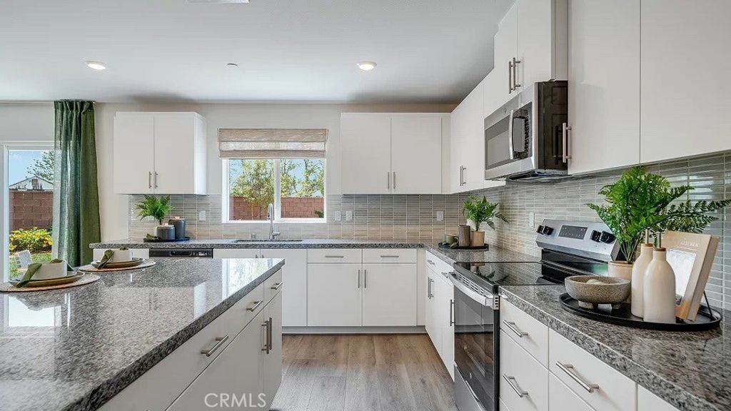 Image 2 of property listing at 1506 Galloping Trail, San Jacinto, CA 92582