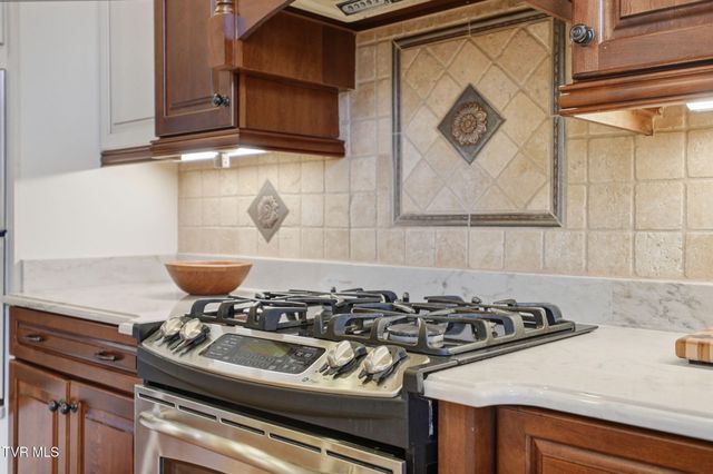 114 Highland Gate Drive, Johnson City, TN 37615