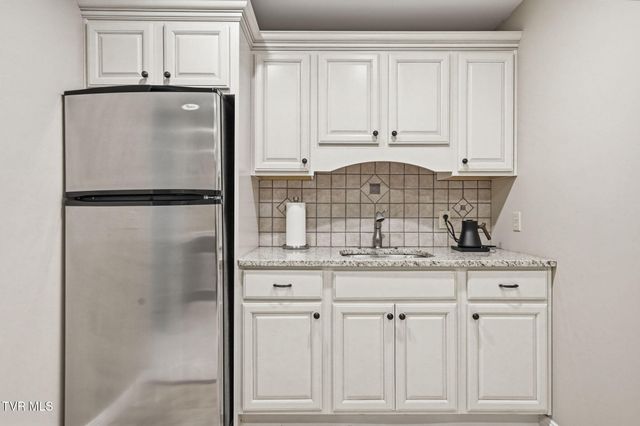 114 Highland Gate Drive, Johnson City, TN 37615