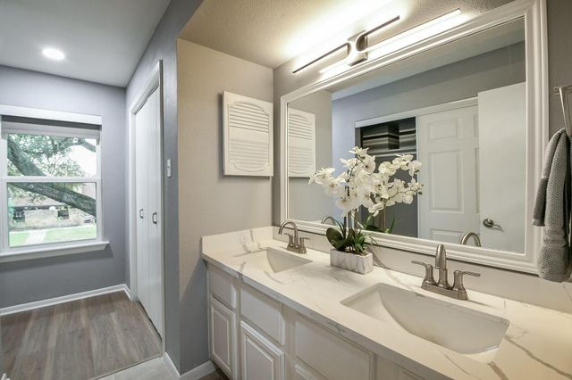 7931 Ellinger Lane, Houston, TX 77040