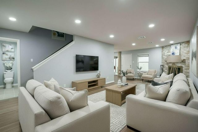 7931 Ellinger Lane, Houston, TX 77040