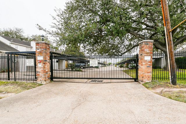 7931 Ellinger Lane, Houston, TX 77040