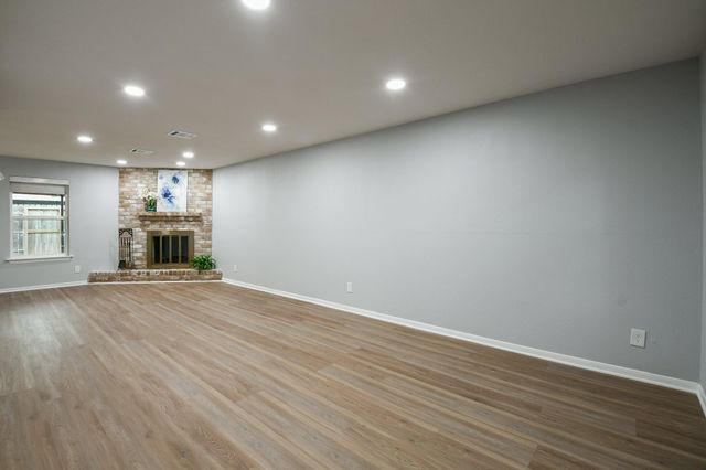 7931 Ellinger Lane, Houston, TX 77040