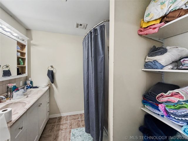 13410 W 750 Road, Tahlequah, OK 74464