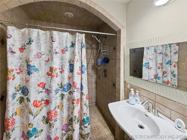 13410 W 750 Road, Tahlequah, OK 74464