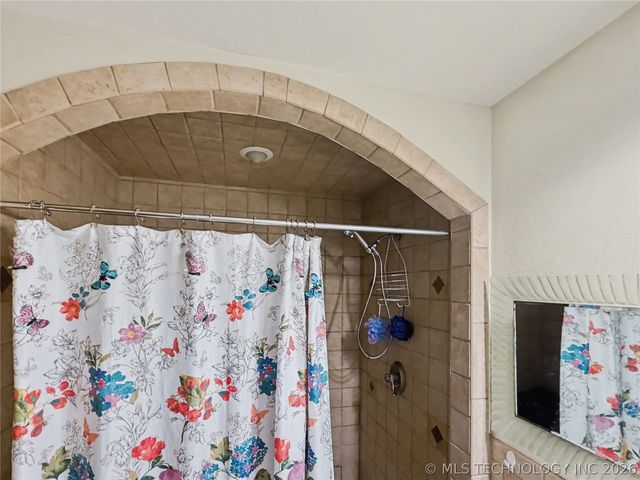 13410 W 750 Road, Tahlequah, OK 74464