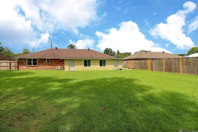 11260 Triche Rd, Gonzales, LA 70737