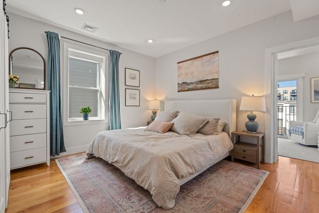 284 Sumner St 3, Boston, MA 02128