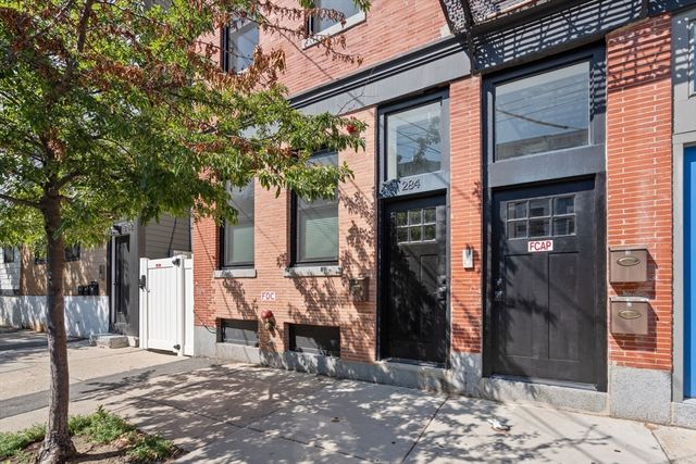 284 Sumner St 3, Boston, MA 02128