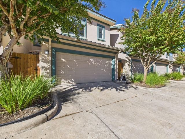 483 Mariners Drive, Kemah, TX 77565