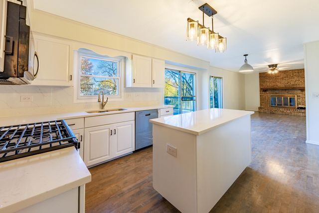 1224 W Whytecliff Road, Palatine, IL 60067