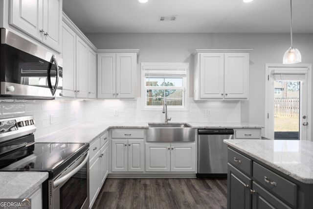 6833 Omaha Drive, Midland, GA 31820