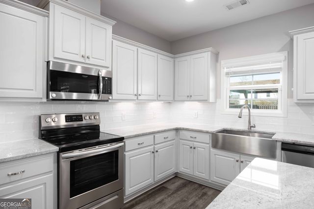 6833 Omaha Drive, Midland, GA 31820